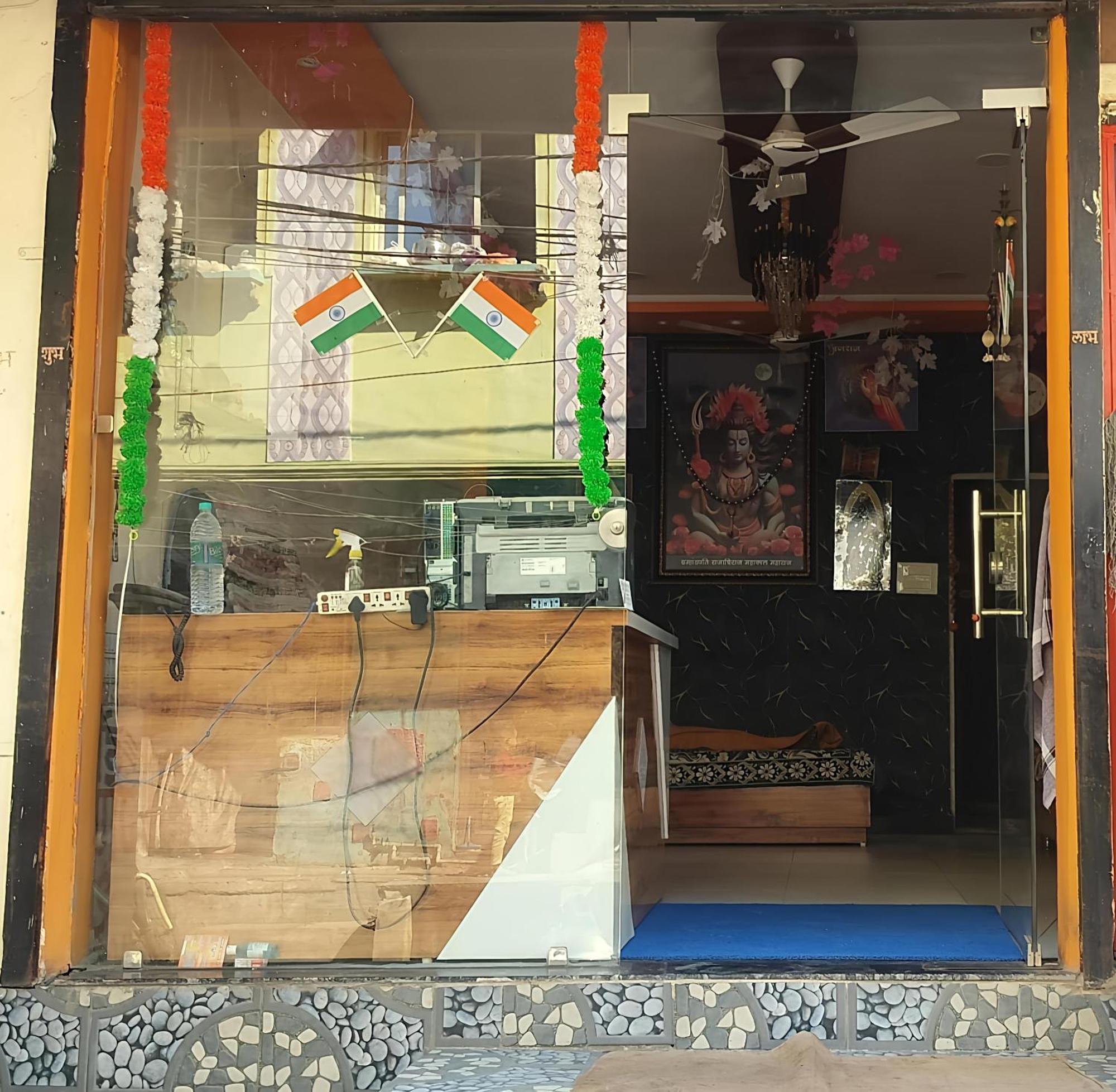 Hotel Ganraj Ujjain Eksteriør billede